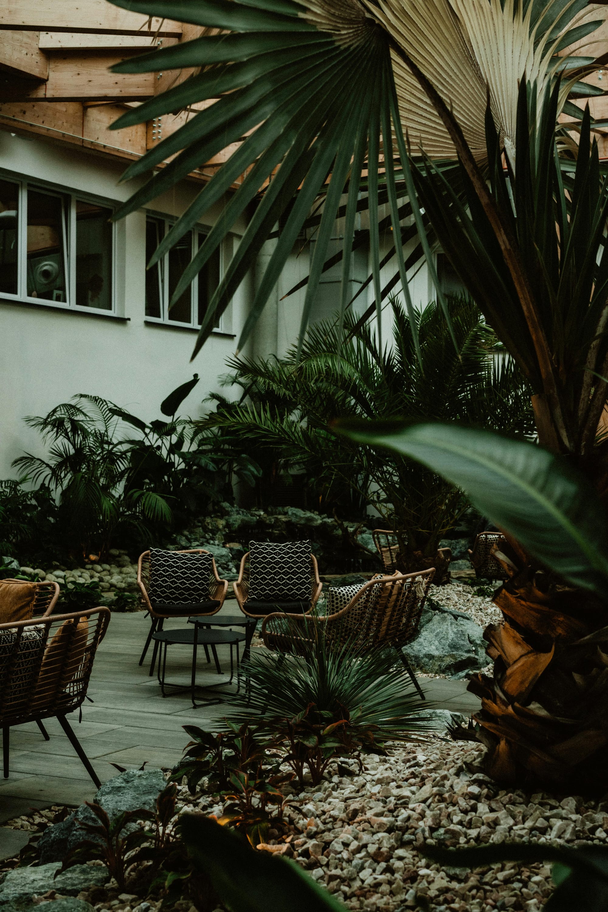 Home Furnishing Trends: Adapting to Tighter Budgets